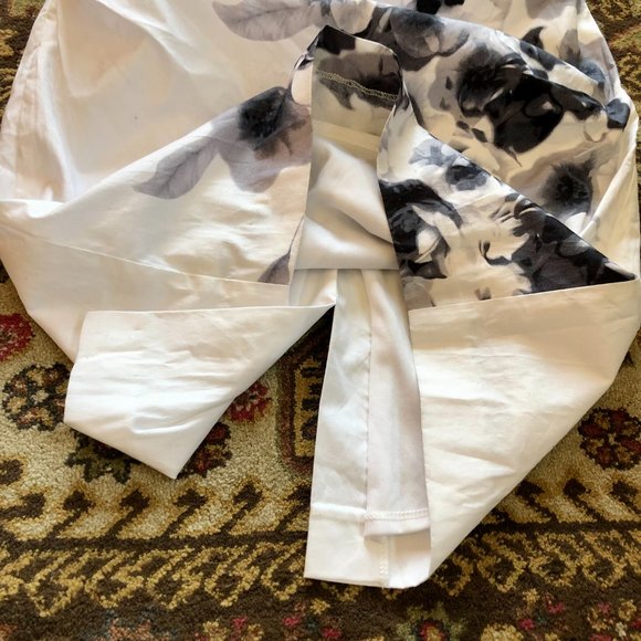 *NWT* White Floral-Print Surplice Neckline Cotton Dress - Made in Canada - XXS - Picture 10 of 16